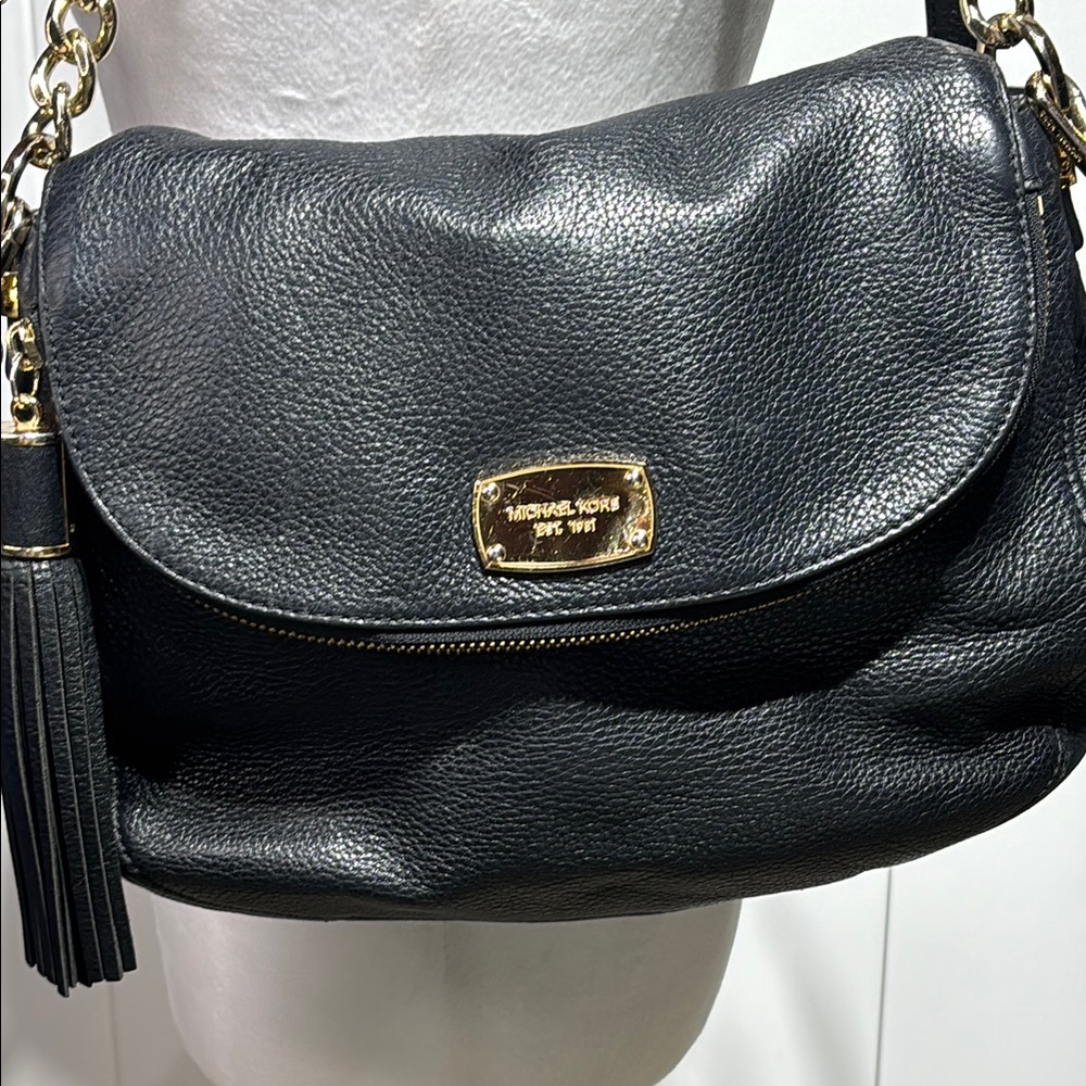 Micheal Kors Bedford leather shoulder purse with crossbody strap